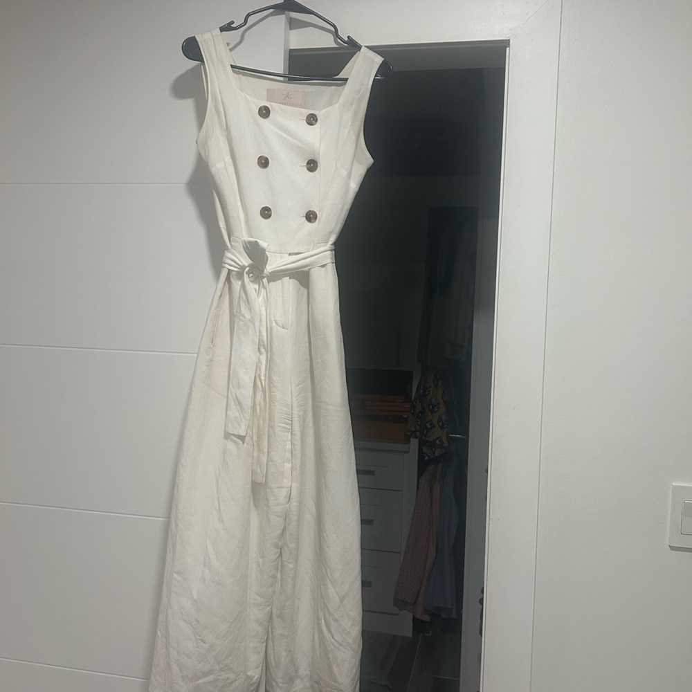 Gal Meets Glam White Linen Jumpsuit with Wide-Leg Fit - Picture 7 of 11